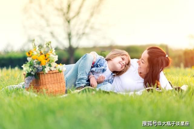 模特出身的王鸥是如何成为《伪装者》女主的？她的演技怎么样？游戏画面