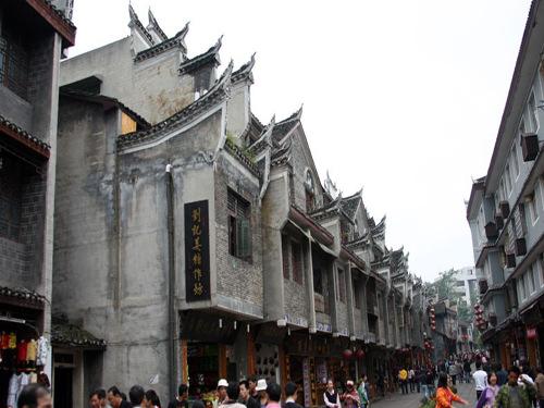 投资者需警惕高收益诱惑 谨防“馅饼”变“陷阱”